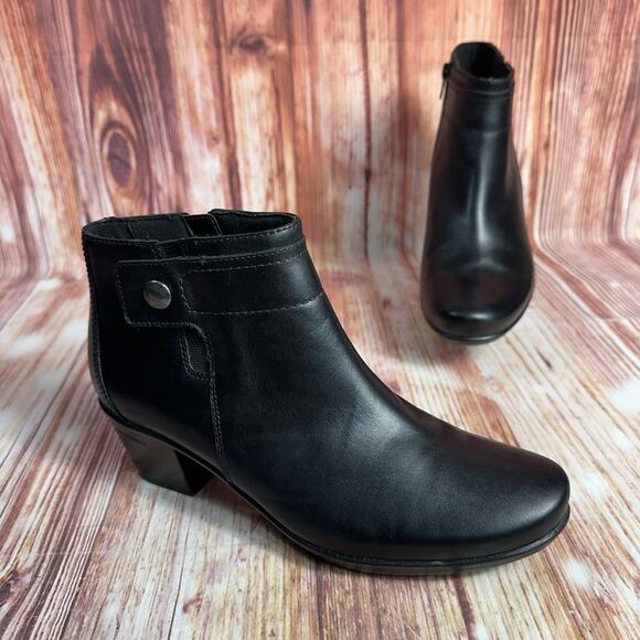 Clarks Shoes - Clarks EMSLIE JADA Size 8.5 Black Leather Side Zip Block Heel Ankle Boots Shoes